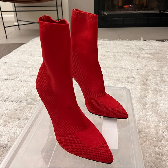 Striking red heels from fashion nova - Picture 2 of 4